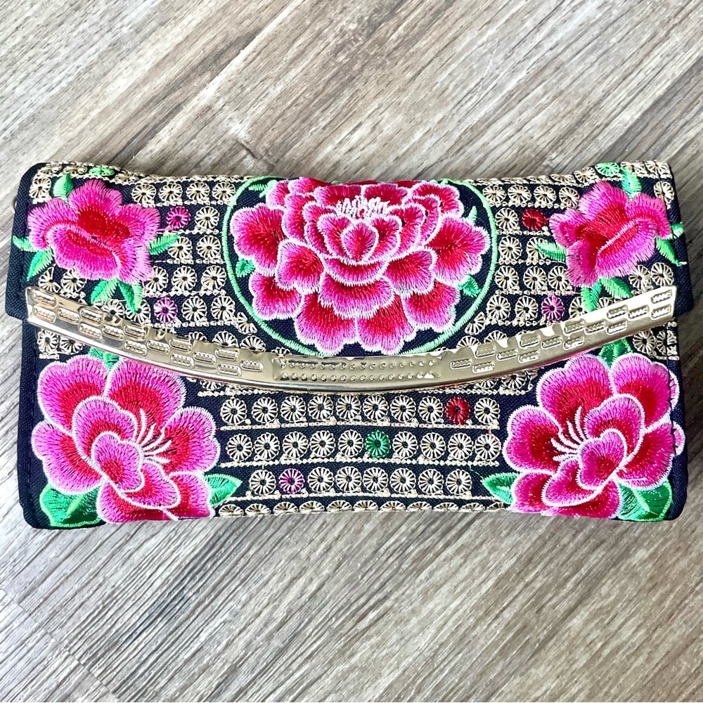Floral Embroidered Crossbody Clutch